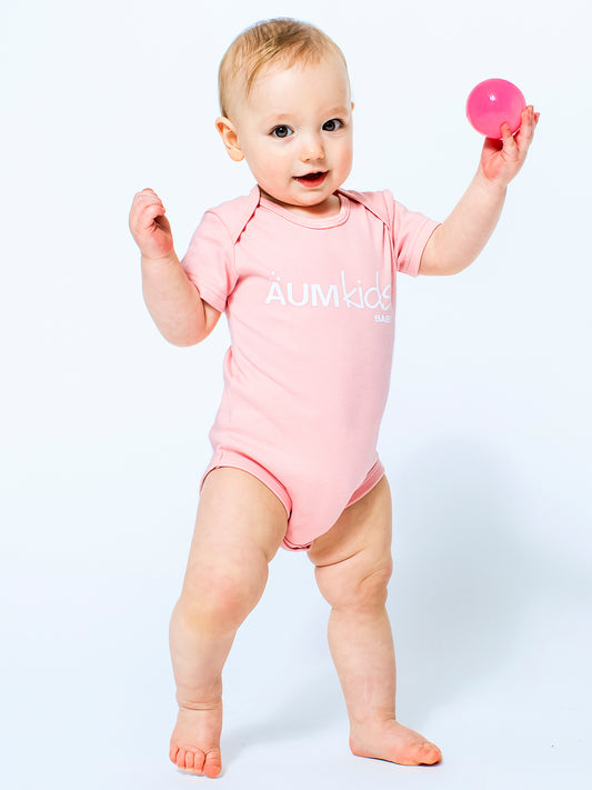 AUMkids HAPPY BABY SHORT SLEEVE ONESIE + BIB SET, PINK