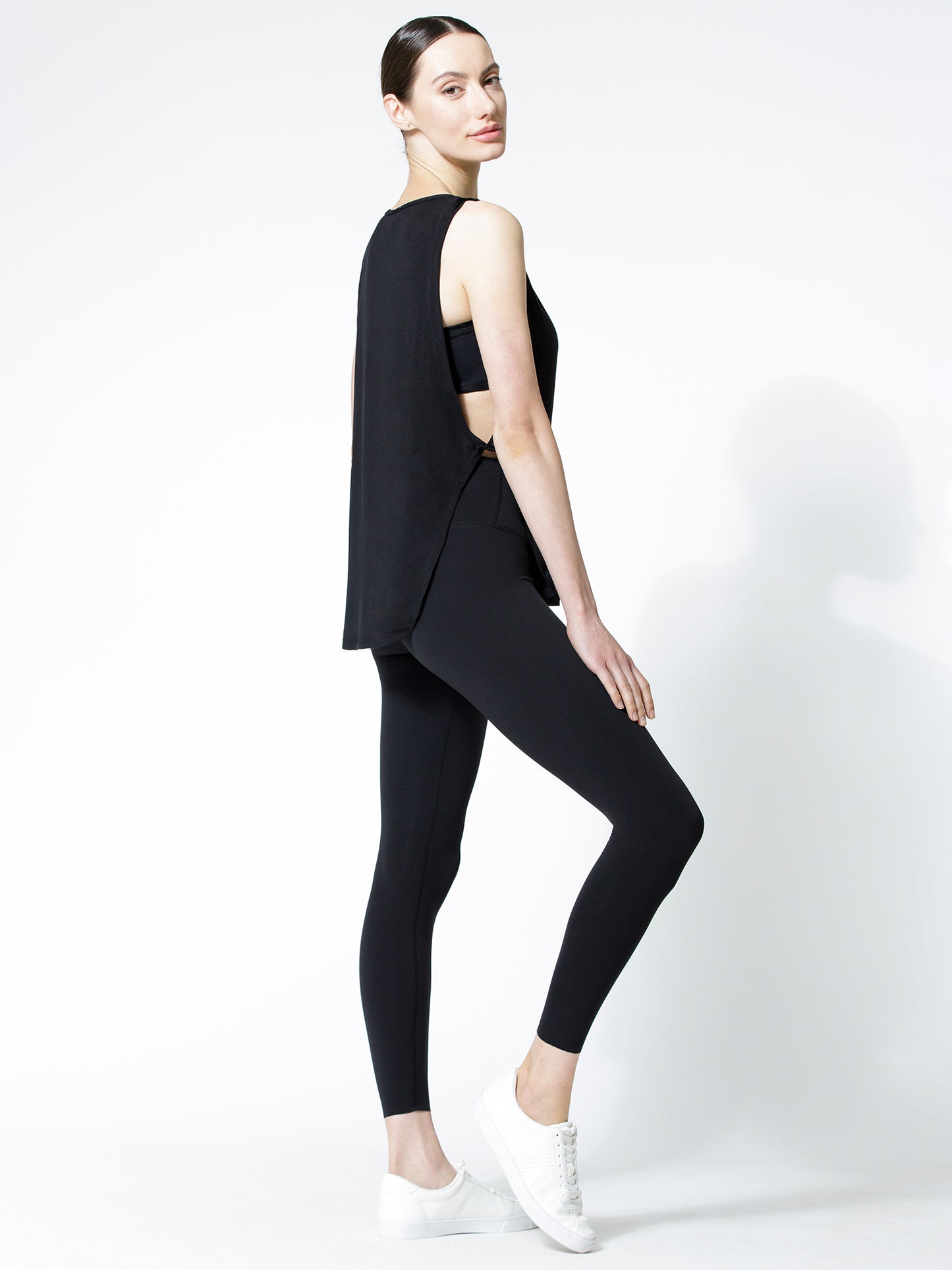 SIDE TWIST OVERSIZED TEE, BLACK